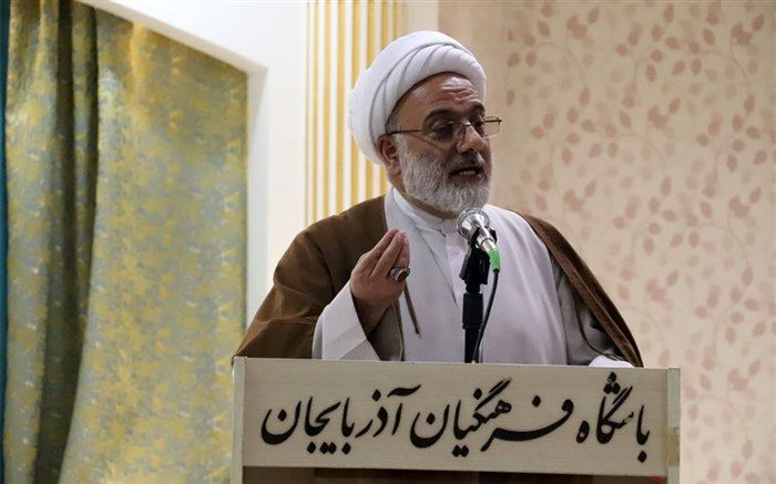 تکریم در خور شأن مقام معلم همراهی تمام نهادها را می‌طلبد