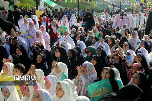 حضور فعال دانش‌آموزان و فرهنگیان منطقه ۱۳ در جشن روزه اولی‌های شهر تهران
