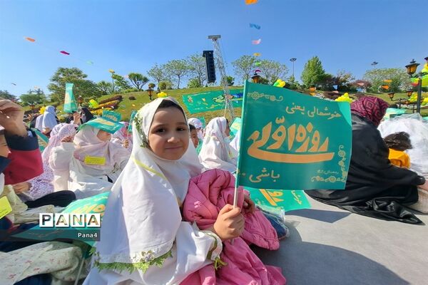 حضور پرشور دانش‌آموزان دختر منطقه 4 در جشن بزرگ روزه اولی‌ها
