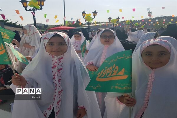 حضور پرشور دانش‌آموزان دختر منطقه 4 در جشن بزرگ روزه اولی‌ها