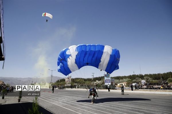 مراسم سان و رژه خودرویی نیروهای مسلح به‌مناسبت روز ارتش در بیرجند