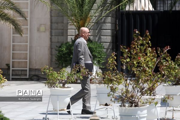 حاشیه جلسه هیات دولت -30 فروردین