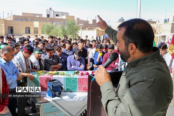 میزبانی دبیرستان شاهد حضرت ولی‌عصر(عج) میبد از شهید گمنام دوران دفاع مقدس