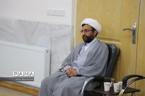 دیدار وزیر علوم، تحقیقات و فناوری با نماینده ولی فقیه در استان