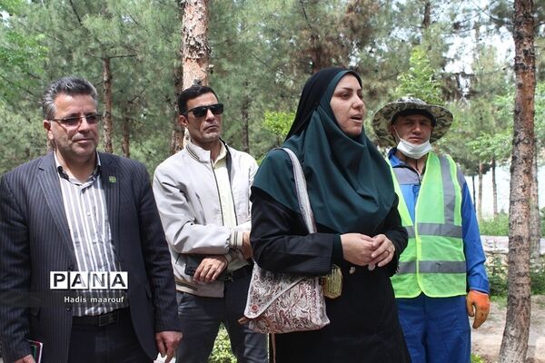 پاک‌سازی محیط زیست به‌مناسبت گرامیداشت هفته زمین پاک در بهارستان 2
