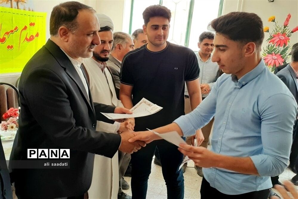 آیین تجلیل از برترین های آموزشگاه متوسطه دوم شبانه روزی پسرانه اسدالله صفایی شهر لایین شهرستان کلات
