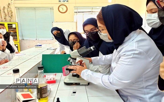 دانش‌آموزان را به نیروهای فناور و نوآور جامعه تبدیل کنیم