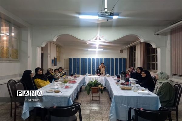 ضیافت افطار دانش‌آموزی در منطقه ۱۵