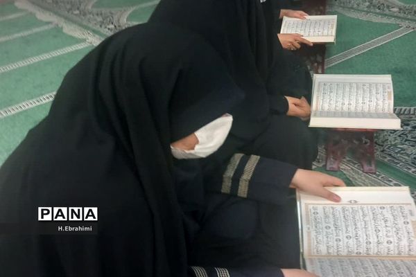 ضیافت افطار دانش‌آموزی در منطقه ۱۵