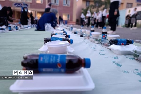 ضیافت افطاری در دبستان دخترانه ریحانه‌النبی فشافویه