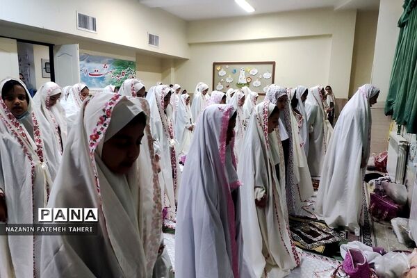 ضیافت افطاری در دبستان دخترانه ریحانه‌النبی فشافویه