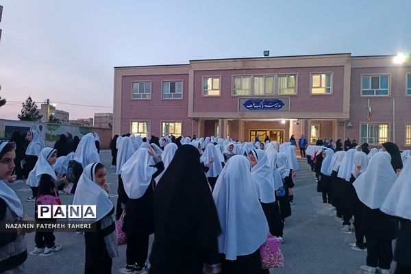 ضیافت افطاری در دبستان دخترانه ریحانه‌النبی فشافویه