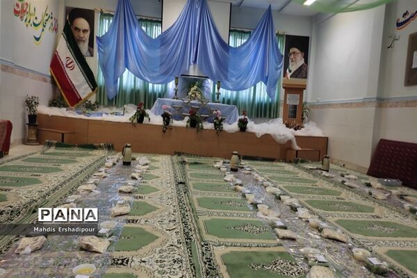 برگزاری ضیافت افطاری در دبیرستان شاهد‌ کوثر شهرستان رباط‌کریم