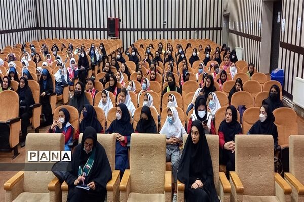 برگزاری همایش رهبران جوان سازمان دانش‌آموزی ناحیه ۳ کرج