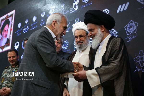آیین تجلیل از خادمان کشوری جشن‌های نیمه شعبان در مسجد جمکران