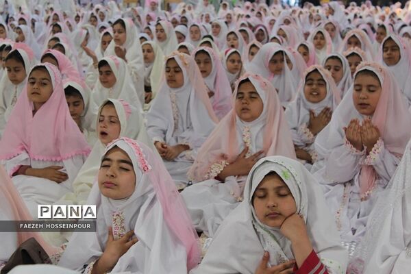 جشن بزرگ ۱۶۰۰ نفره روزه اولی‌ها در بهارستان‌دو