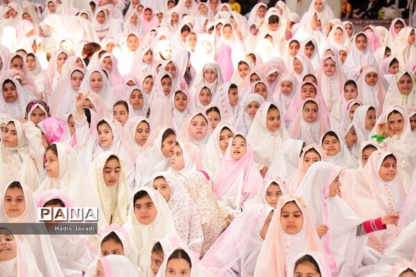 جشن بزرگ ۱۶۰۰ نفره روزه اولی‌ها در بهارستان‌دو