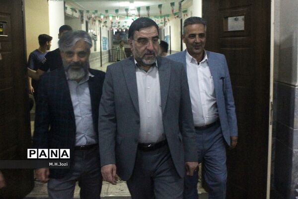 نشست تریبون آزاد دانش‌آموزی در دبیرستان شاهد جواد الائمه قم