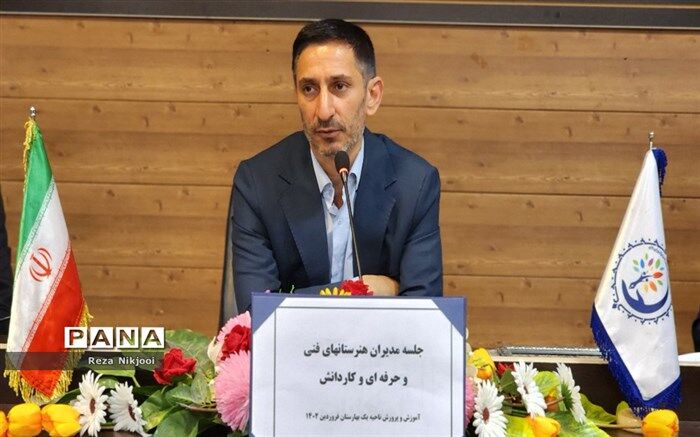 آینده جامعه، در دستان دانش‌آموزان شکل می‌گیرد