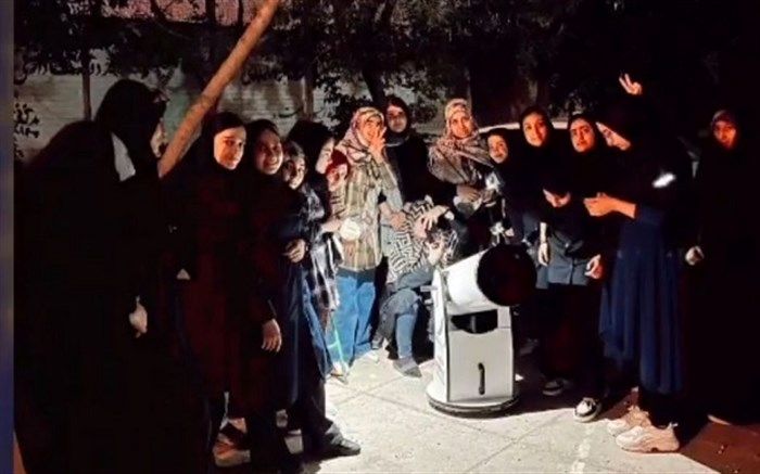 برگزاری برنامه افطار با چاشنی نجوم در هنرستان صباری قم