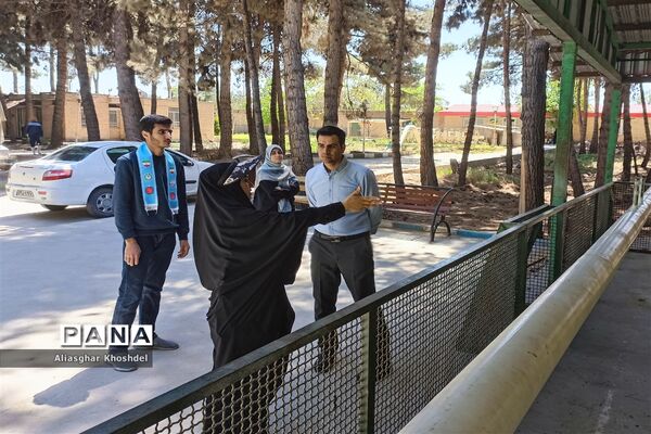 بازدید مسئولان اداره و مجلس شورای دانش‌آموزی ناحیه یک از اردوگاه های سطح شهر