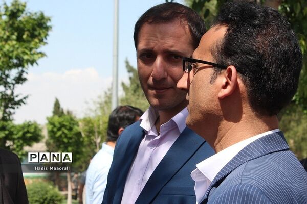 دیدار استاندار تهران از مزار شهدای گمنام بهارستان ۲