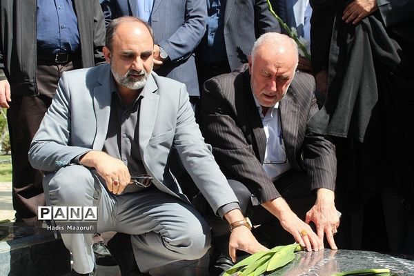 دیدار استاندار تهران از مزار شهدای گمنام بهارستان ۲