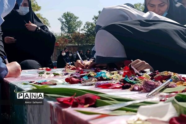تشیع پیکر شهید گمنام در دبستان شاهد حضرت خدیجه( س) منطقه ۱۸
