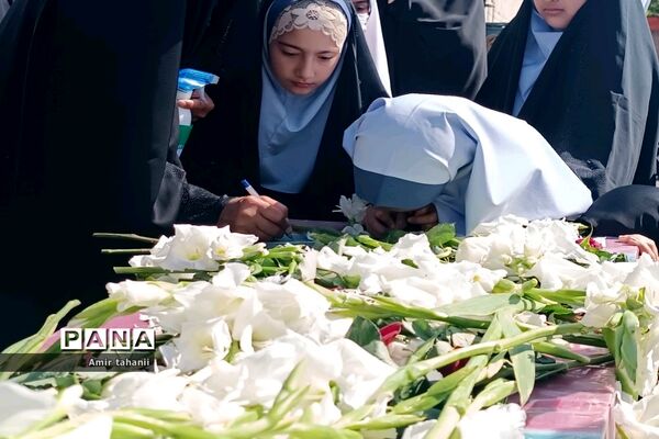 تشیع پیکر شهید گمنام در دبستان شاهد حضرت خدیجه( س) منطقه ۱۸