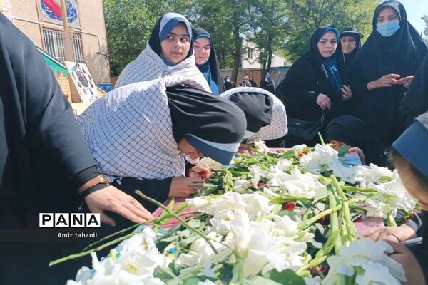 تشیع پیکر شهید گمنام در دبستان شاهد حضرت خدیجه( س) منطقه ۱۸