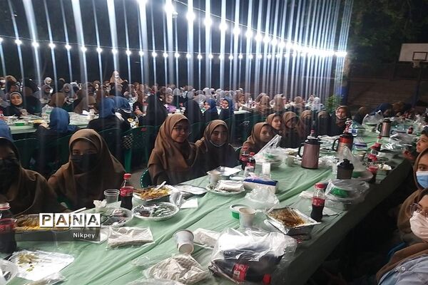 برگزاری ضیافت افطاری در دبیرستان شاهد حجاب منطقه ۱۳
