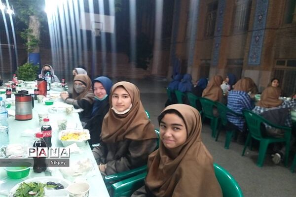 برگزاری ضیافت افطاری در دبیرستان شاهد حجاب منطقه ۱۳