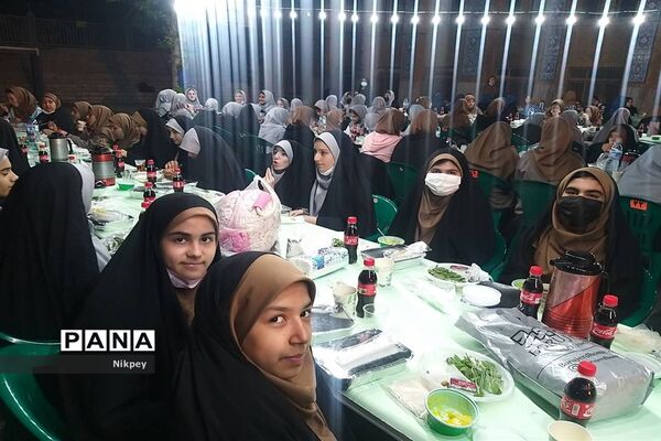 برگزاری ضیافت افطاری در دبیرستان شاهد حجاب منطقه ۱۳