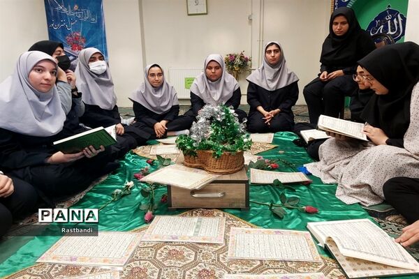 محفل انس با قرآن در دبیرستان شهیده معصومه قزوینی