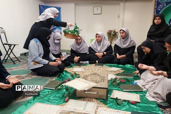محفل انس با قرآن در دبیرستان شهیده معصومه قزوینی