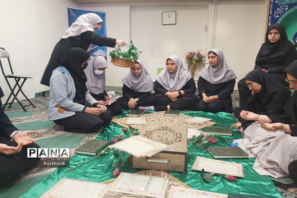 محفل انس با قرآن در دبیرستان شهیده معصومه قزوینی