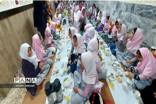 مراسم افطاری در دبستان شهدای فرهنگی ناحیه۷ مشهد