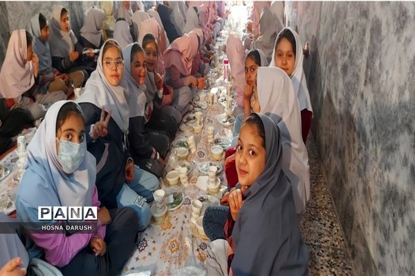 مراسم افطاری در دبستان شهدای فرهنگی ناحیه۷ مشهد