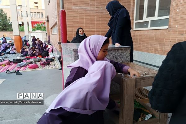 زیارت پرچم حرم امام حسین (ع) در مدرسه معارف ۶