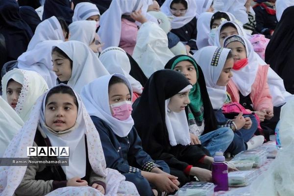 افطاری صمیمی دختران دانش آموز منطقه۹