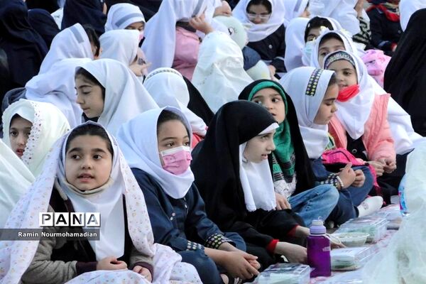 افطاری صمیمی دختران دانش آموز منطقه۹