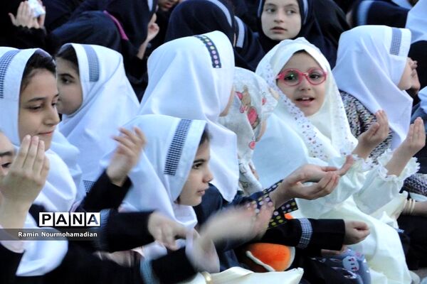 افطاری صمیمی دختران دانش آموز منطقه۹