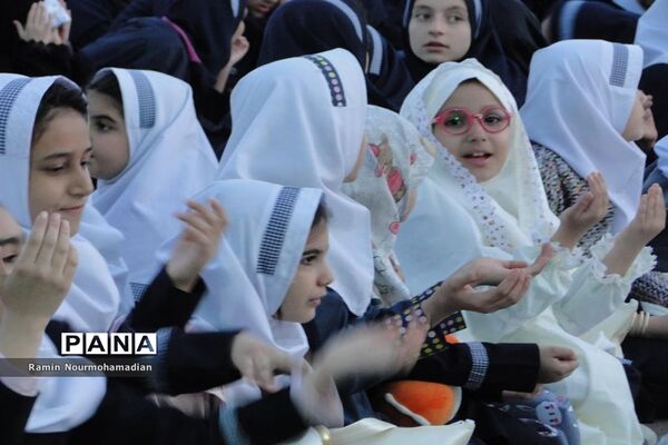 افطاری صمیمی دختران دانش آموز منطقه۹