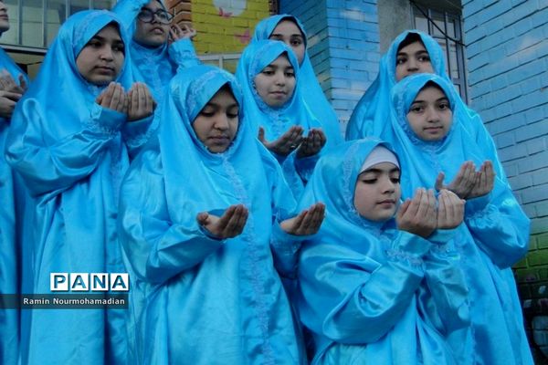 افطاری صمیمی دختران دانش آموز منطقه۹