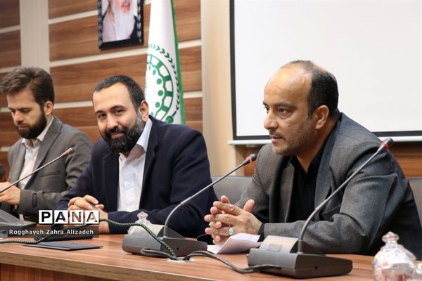 نشست صمیمی رئیس بنیاد شهید منطقه 3 مشهد با مربیان و دانش‌آموزان عضو سازمان دانش‌آموزی خراسان رضوی