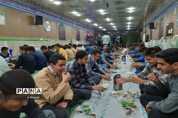 برگزاری محفل انس با قرآن در آخرین روز ماه مبارک رمضان