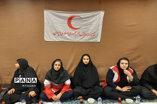 افطار در پایگاه هلال احمر
