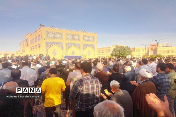اقامه نماز عید سعید فطر در کاشمر