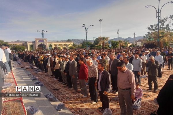 اقامه نماز عید سعید فطر در کاشمر