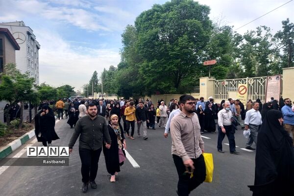اقامه نماز عید فطر به امامت مقام معظم رهبری